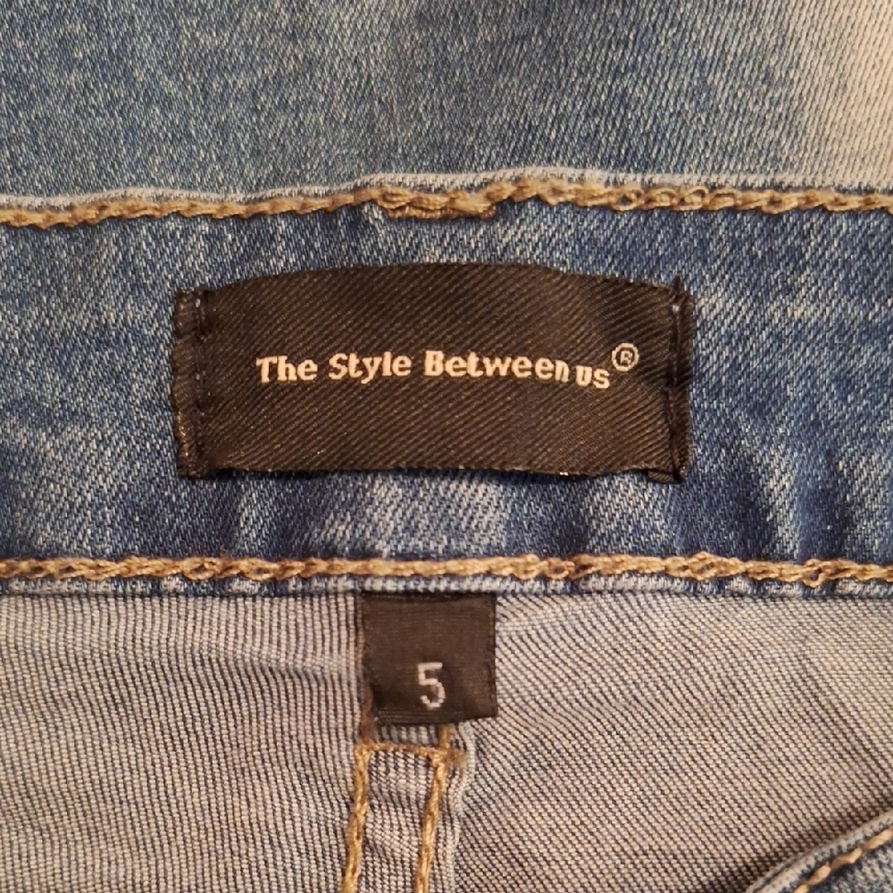 Stylish Skinny Jeans with Studded Pearl Details. NWOT Size 5 - Picture 11 of 13